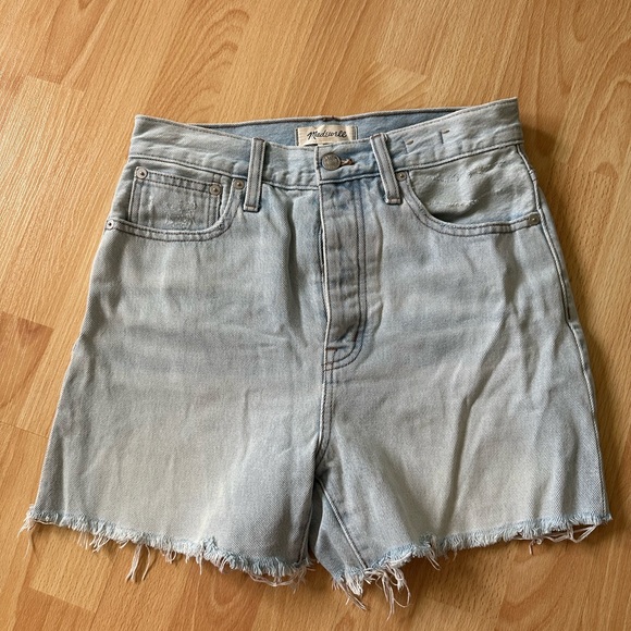 Madewell Jean Shorts in Fitzgerald Wash - Picture 2 of 11